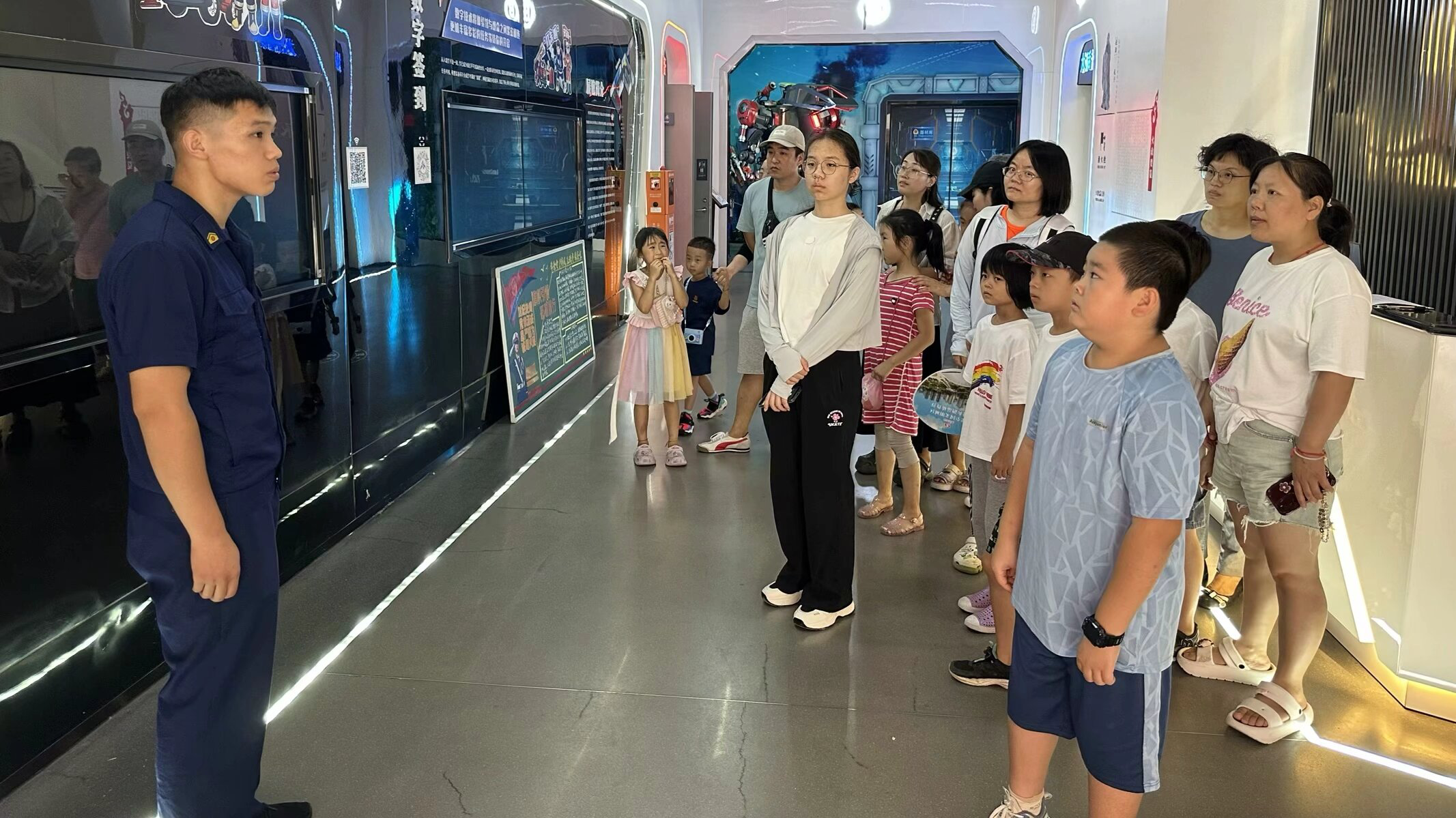 石景山鲁谷街道重兴园社区青少年参观民消防安全教育体验馆 石景山鲁谷街道重兴园社区青少年参观民消防安全教育体验馆