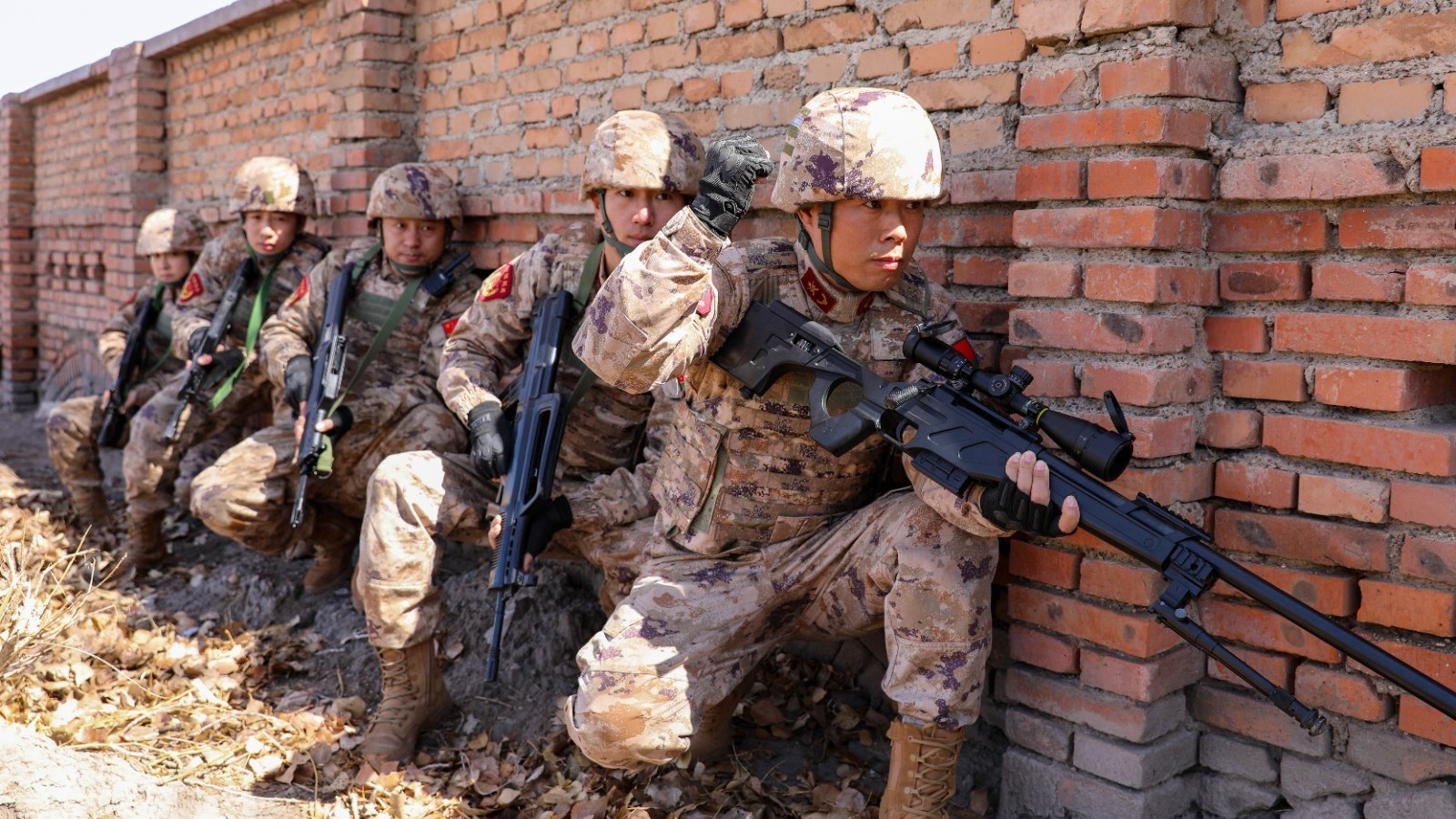 练练练!一组酷图,带你走进民兵教练员的热血训练场 练练练!一组酷图,带你走进民兵教练员的热血训练场