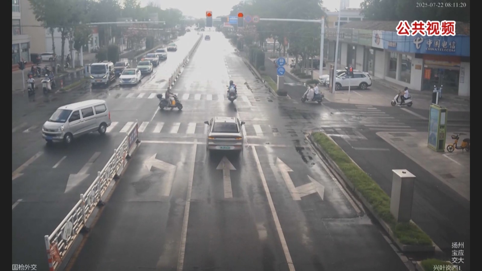 患者心脏病突发 特警开道送医 患者心脏病突发 特警开道送医