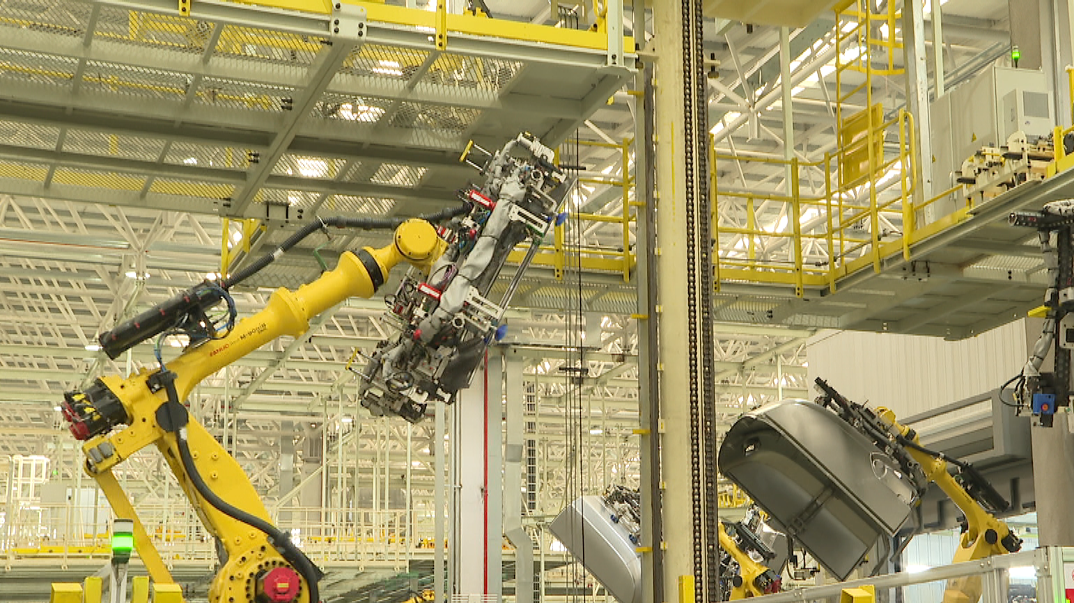 全球单体规模最大的中重型商用车车身智慧工厂在十堰落成投产