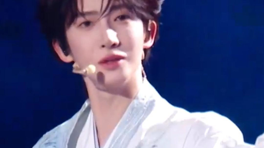 国风歌手刘宇与虚拟歌手洛天依跨界合作，联袂演绎《戏游九州》