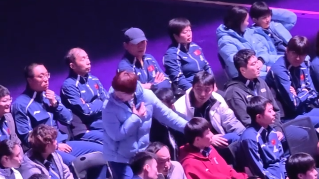 蒯曼虽憾负 仍坚守赛场为队友加油 调整状态后第一时间赶到现场观战 蒯曼虽憾负 仍坚守赛场为队友加油 调整状态后第一时间赶到现场观战