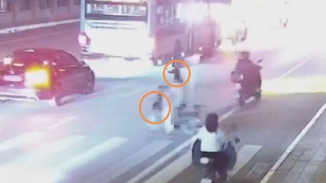 把头盔放车筐,北京昌平一骑车人遇事故身亡 把头盔放车筐,北京昌平一骑车人遇事故身亡
