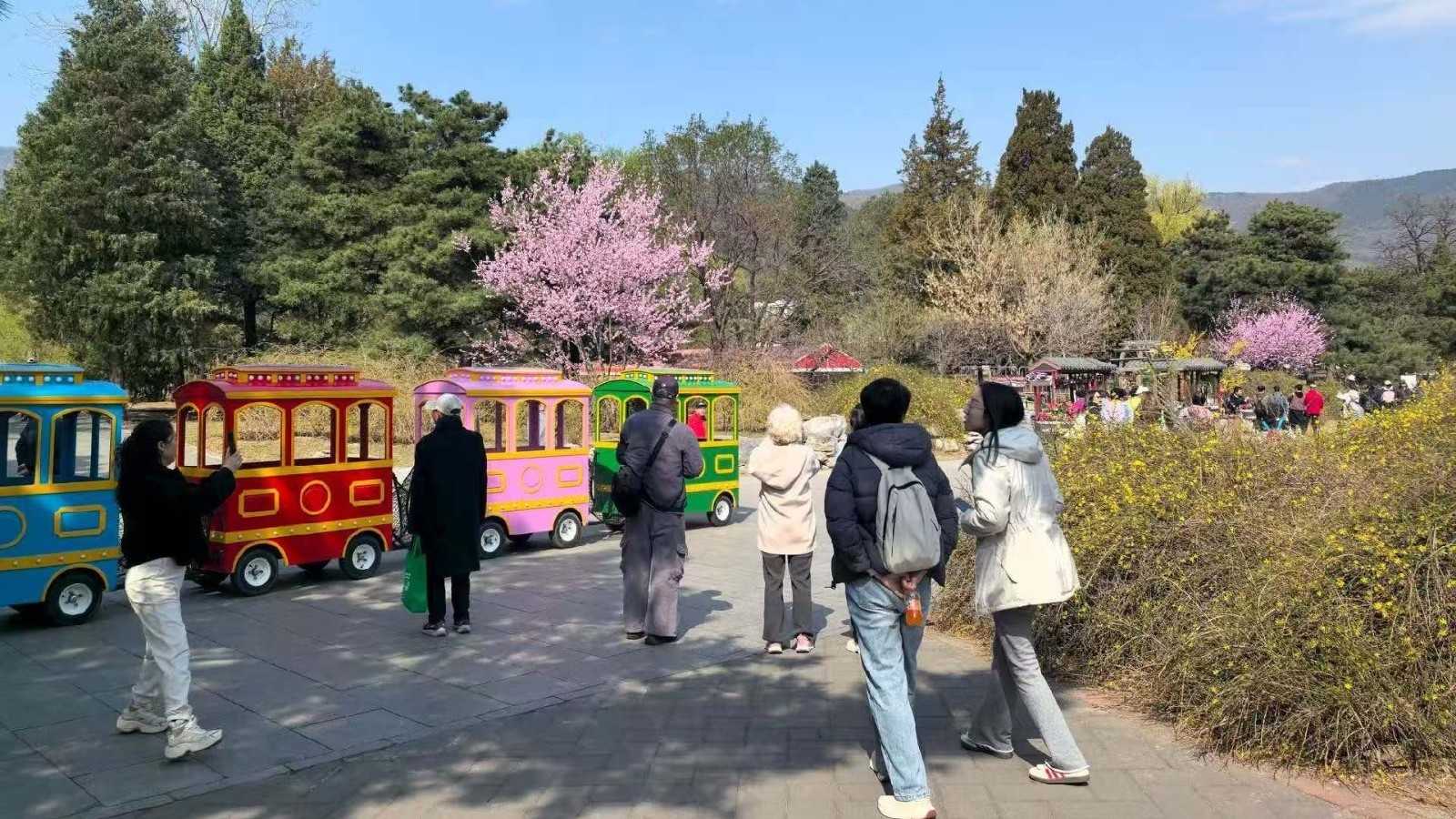 今日北京天气晴好 最高气温18℃ 今日北京天气晴好 最高气温18℃