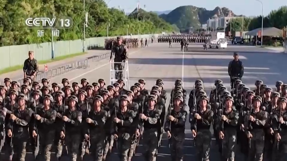 走进阅兵训练场 什么是“4+4”和“三结合”? 走进阅兵训练场 什么是“4+4”和“三结合”?