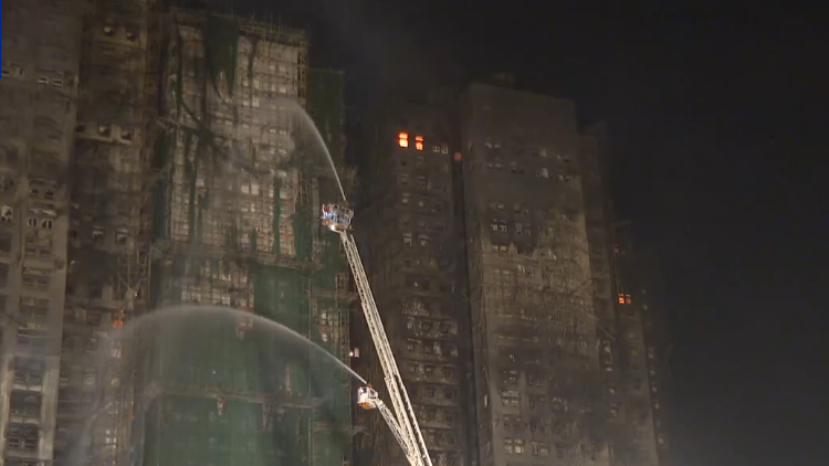 香港大埔火灾已致94人遇难 香港大埔火灾已致94人遇难