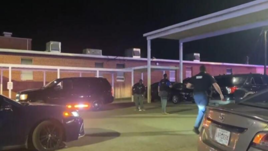 6死多伤,美国密西西比州一夜发生两起校园枪击案 6死多伤,美国密西西比州一夜发生两起校园枪击案