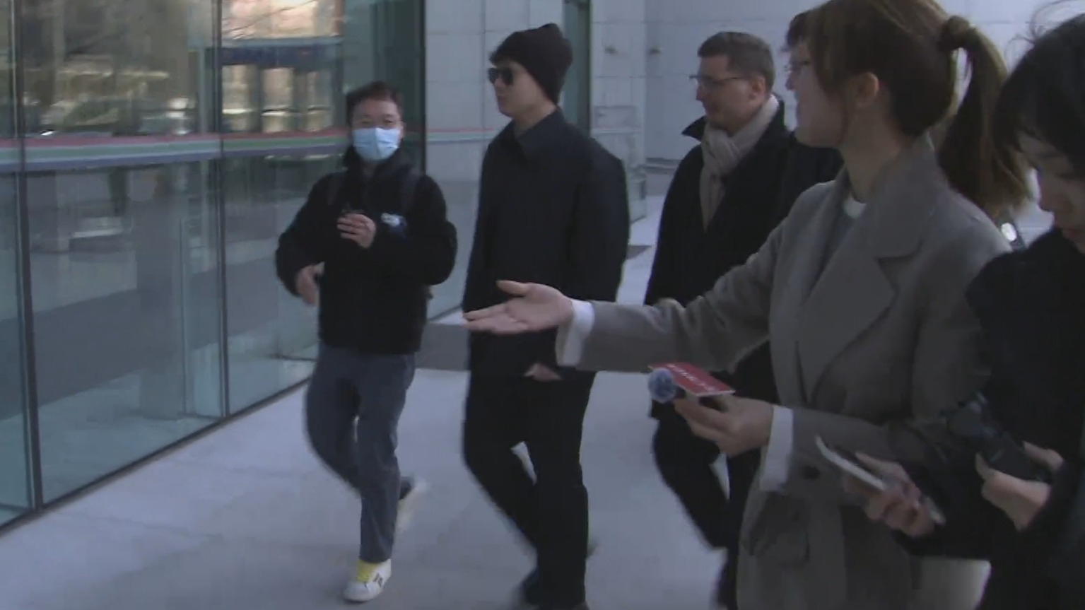 法国小伙马库斯无偿捐赠600多张日本侵华照片