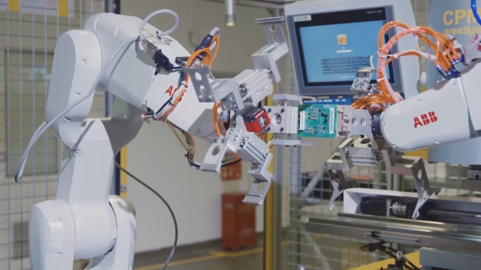 AI语音助手为啥“喊不应”？大学生用方言给机器“上课”