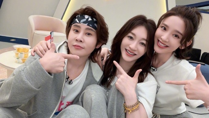 李小冉 唐艺昕与王濛合唱《心愿便利贴》 小考前三人互动超可爱