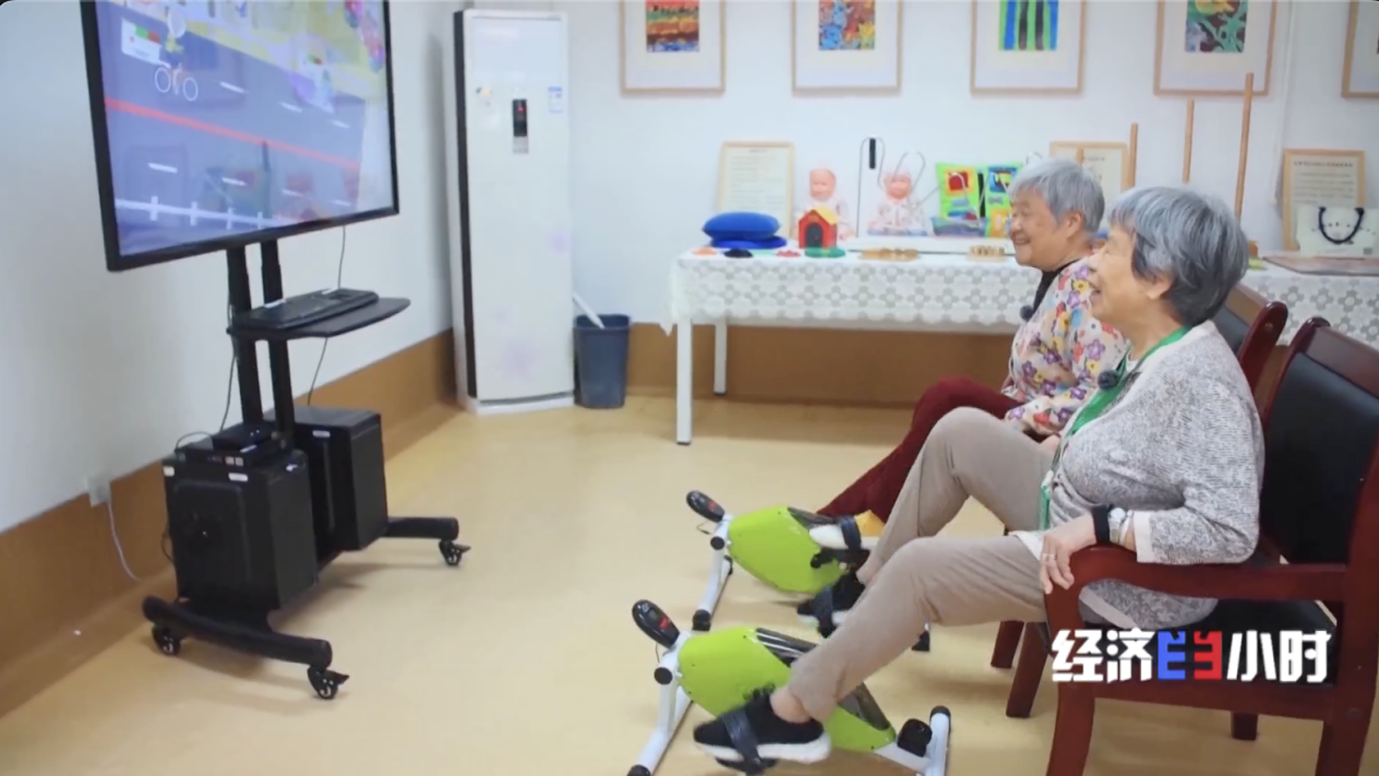 陪聊、助行、守护 养老机器人让照护更暖更智慧 陪聊、助行、守护 养老机器人让照护更暖更智慧