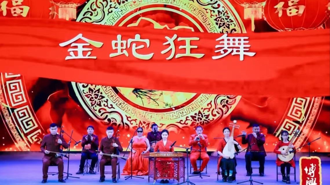 家人们谁懂啊!家门口的新春联欢会很喜庆 家人们谁懂啊!家门口的新春联欢会很喜庆