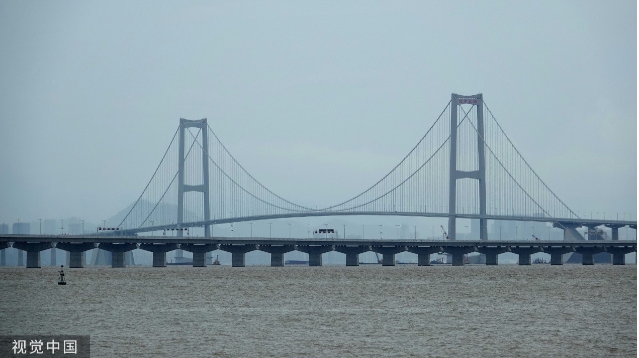 “一条路带活了两座城”，深中通道正式通车试运营
