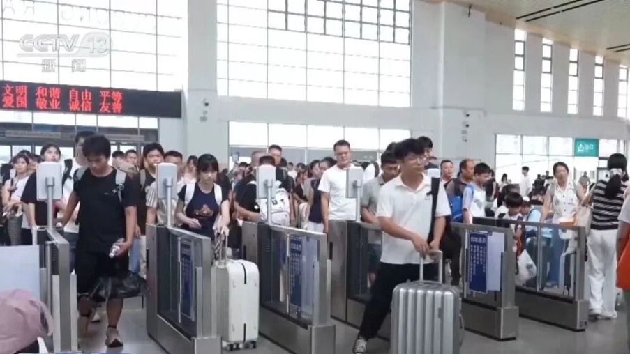 国铁集团就“旅客买票占座放零食”表态
