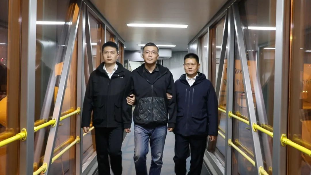 在境外主动投案 北京粮食集团原副总经理姜鹏举被遣返回国 在境外主动投案 北京粮食集团原副总经理姜鹏举被遣返回国