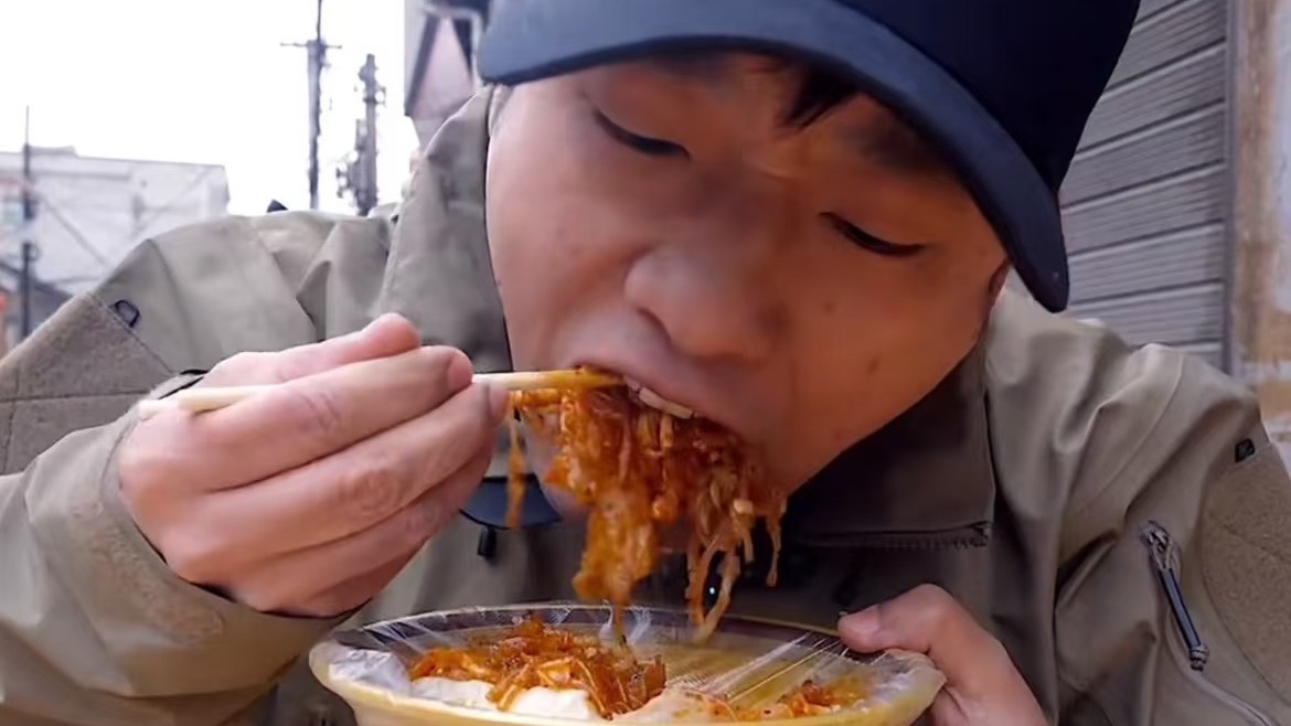 乌啦啦带火商洛拌着吃的包子