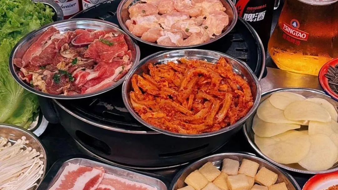 夏天适合小聚的餐厅--英雄故事地摊烤肉