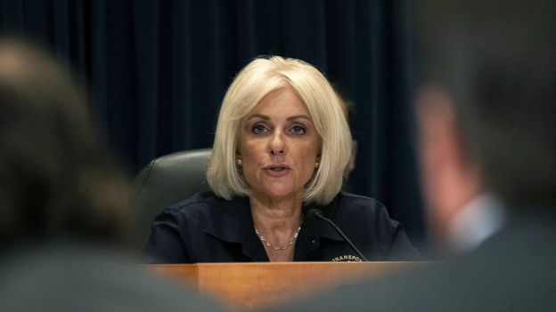 相撞事故一年后 美联邦航空管理局仍无视飞机近距离险情警告