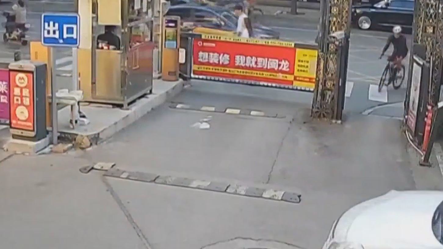 出租车司机报警“求拦截” 这乘客忒诡异