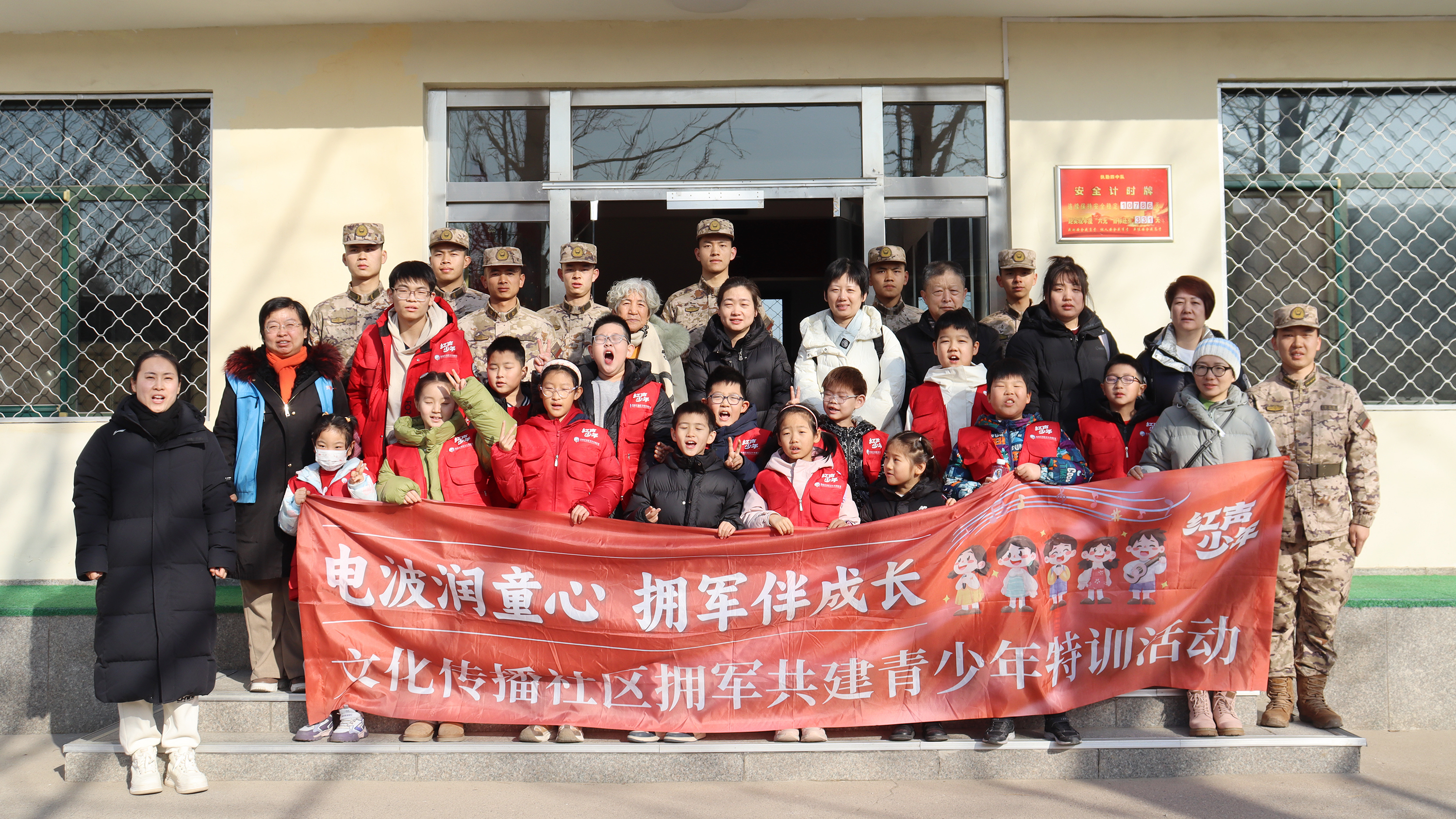 青少年走进军营 沉浸式感受军旅风采