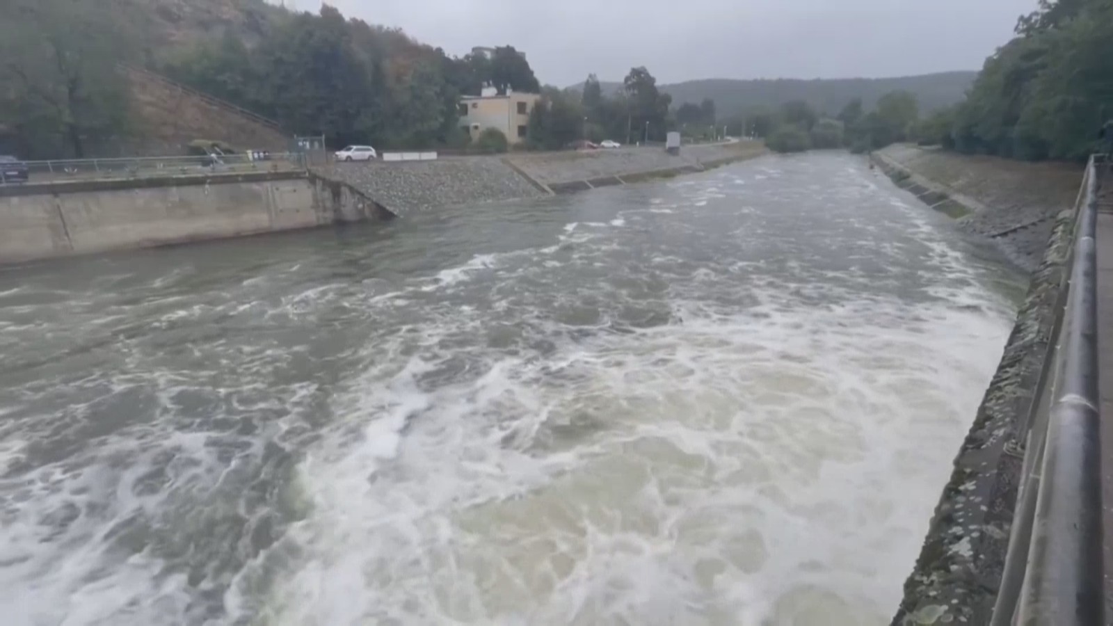 捷克总理:捷克或遭遇百年一遇的洪水 捷克总理:捷克或遭遇百年一遇的洪水