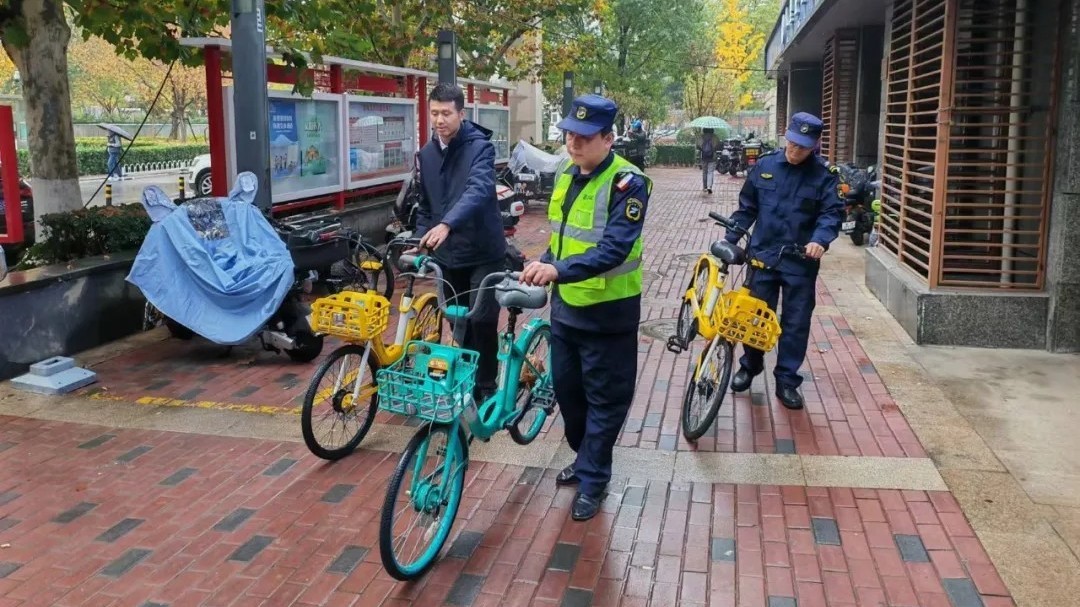 物业挑起“门前三包”担子 八里庄“六共”点亮城市会客厅 物业挑起“门前三包”担子 八里庄“六共”点亮城市会客厅