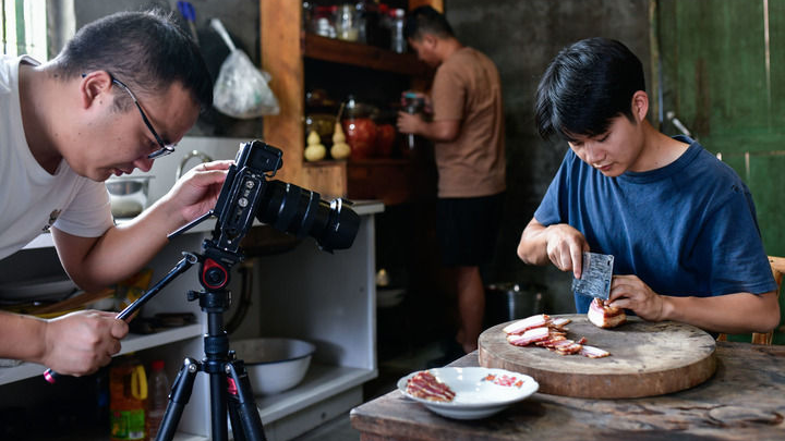 新华鲜报·规划建议新看点|繁荣新大众文艺!从“写大众”到“大众写” 新华鲜报·规划建议新看点|繁荣新大众文艺!从“写大众”到“大众写”