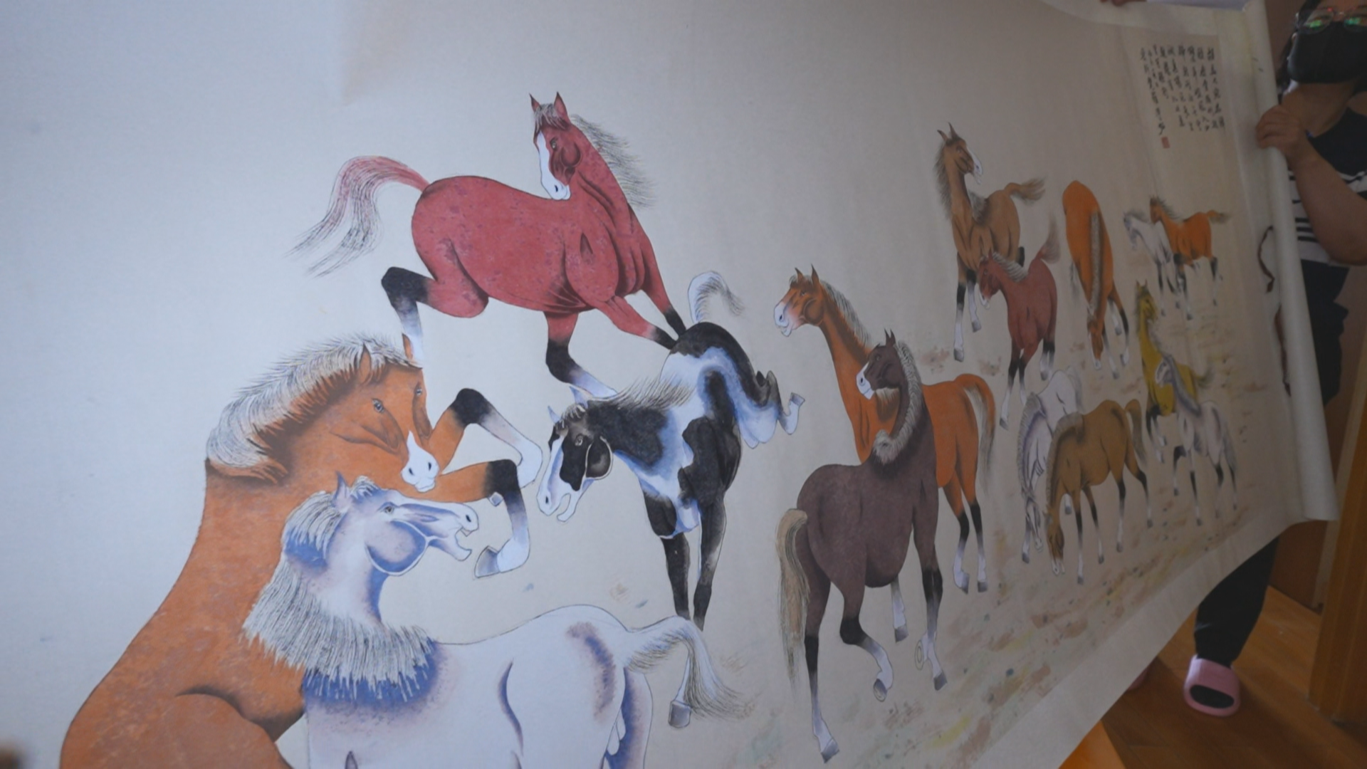 家藏骏马图是爱新觉罗溥佐的真迹吗?专家:仿品但有收藏价值 家藏骏马图是爱新觉罗溥佐的真迹吗?专家:仿品但有收藏价值