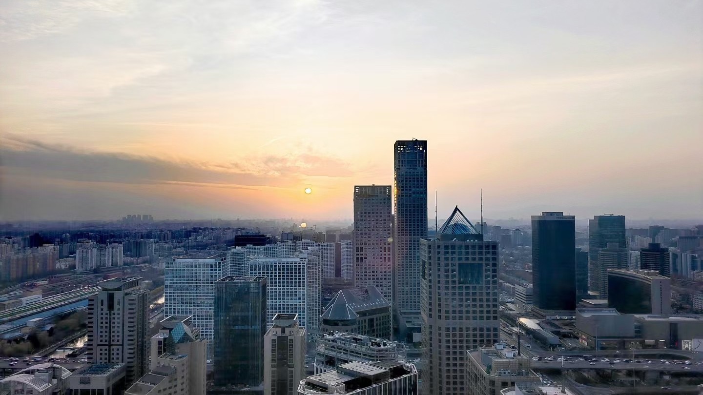 今天大风蓝色预警中 白天多云转晴 最高气温4℃