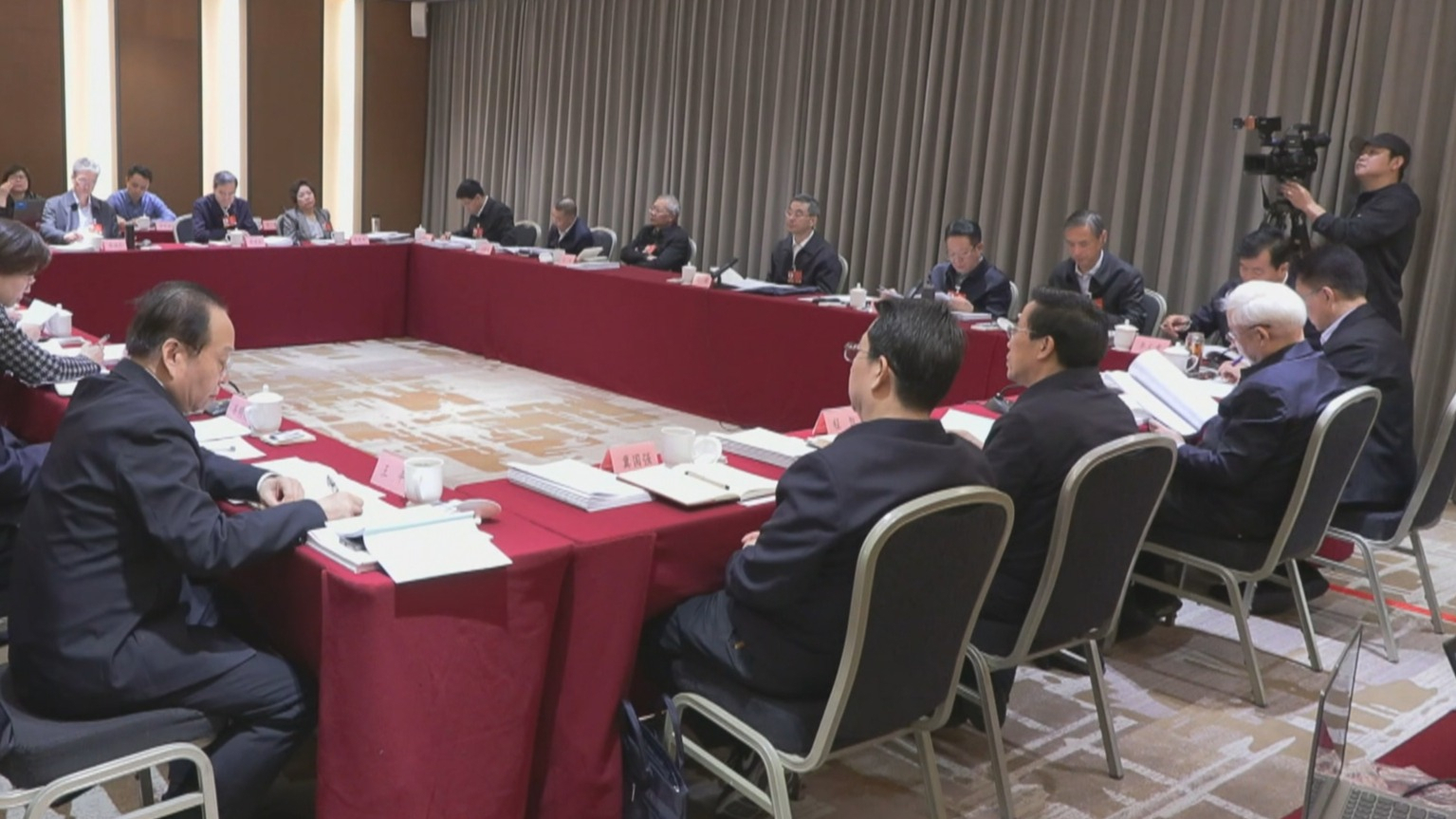 春启新程·聚焦2026全国两会|全国政协委员分组讨论政府工作报告 魏小东发言 春启新程·聚焦2026全国两会|全国政协委员分组讨论政府工作报告 魏小东发言