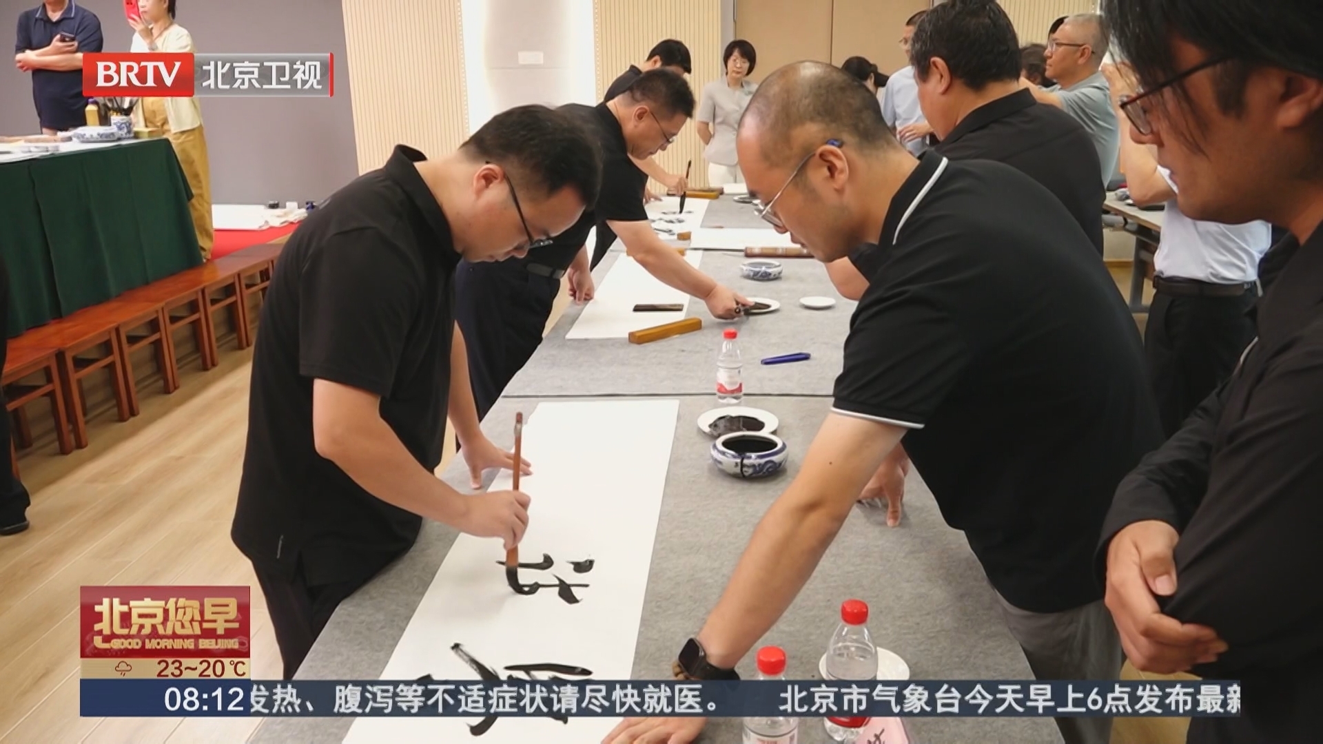 北京老干部大学举办“翰墨丹青铭历史 薪火相传颂华章”主题书画笔会