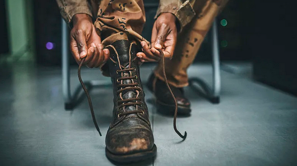 通报丨北京市网信办严处一批破坏网络涉军生态“自媒体”账号