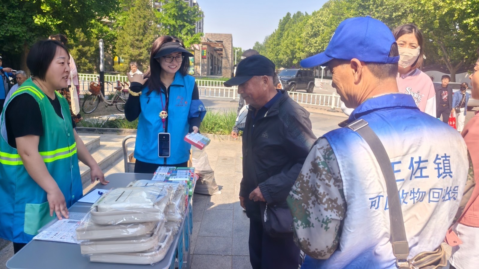 旧物焕新生 环保共践行 南宫景苑社区开展可回收物及过期药品兑换活动