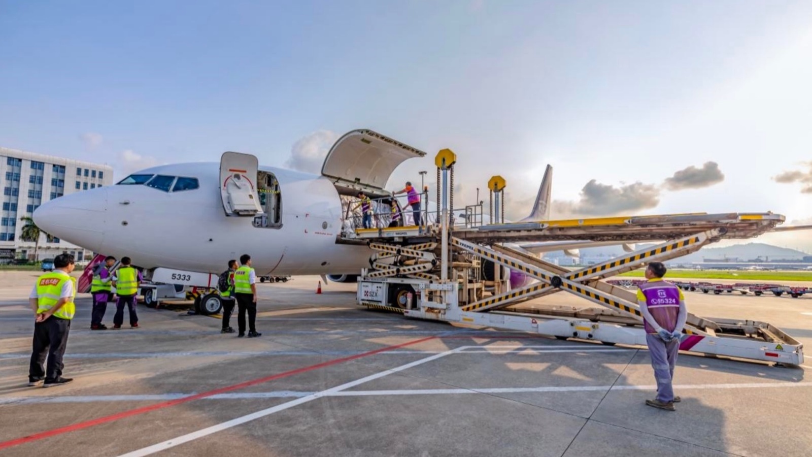 华北航空枢纽空侧启用,跨越速运展示“物流时效空战”新玩法! 华北航空枢纽空侧启用,跨越速运展示“物流时效空战”新玩法!