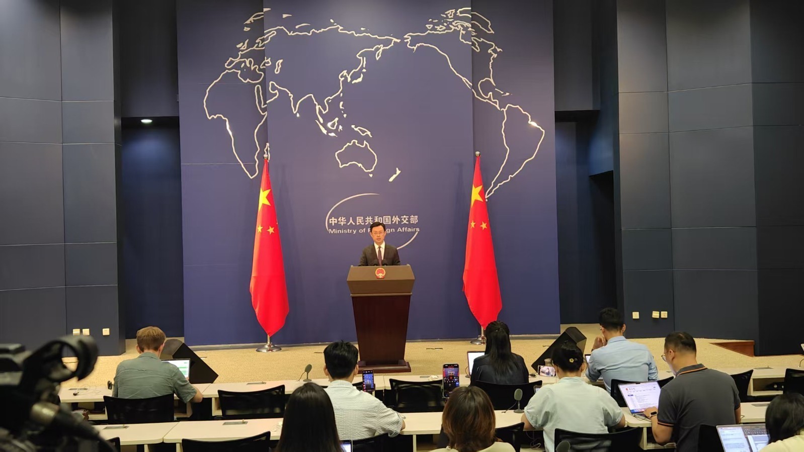 中国记者在俄遇乌无人机袭击!外交部深表关切 中国记者在俄遇乌无人机袭击!外交部深表关切