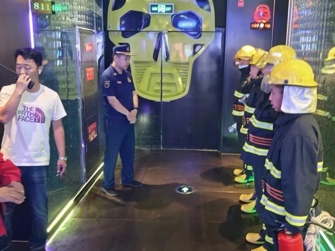 安全“不放假”!昌平区消防救援支队开展大型商业综合体消防安全检查 安全“不放假”!昌平区消防救援支队开展大型商业综合体消防安全检查