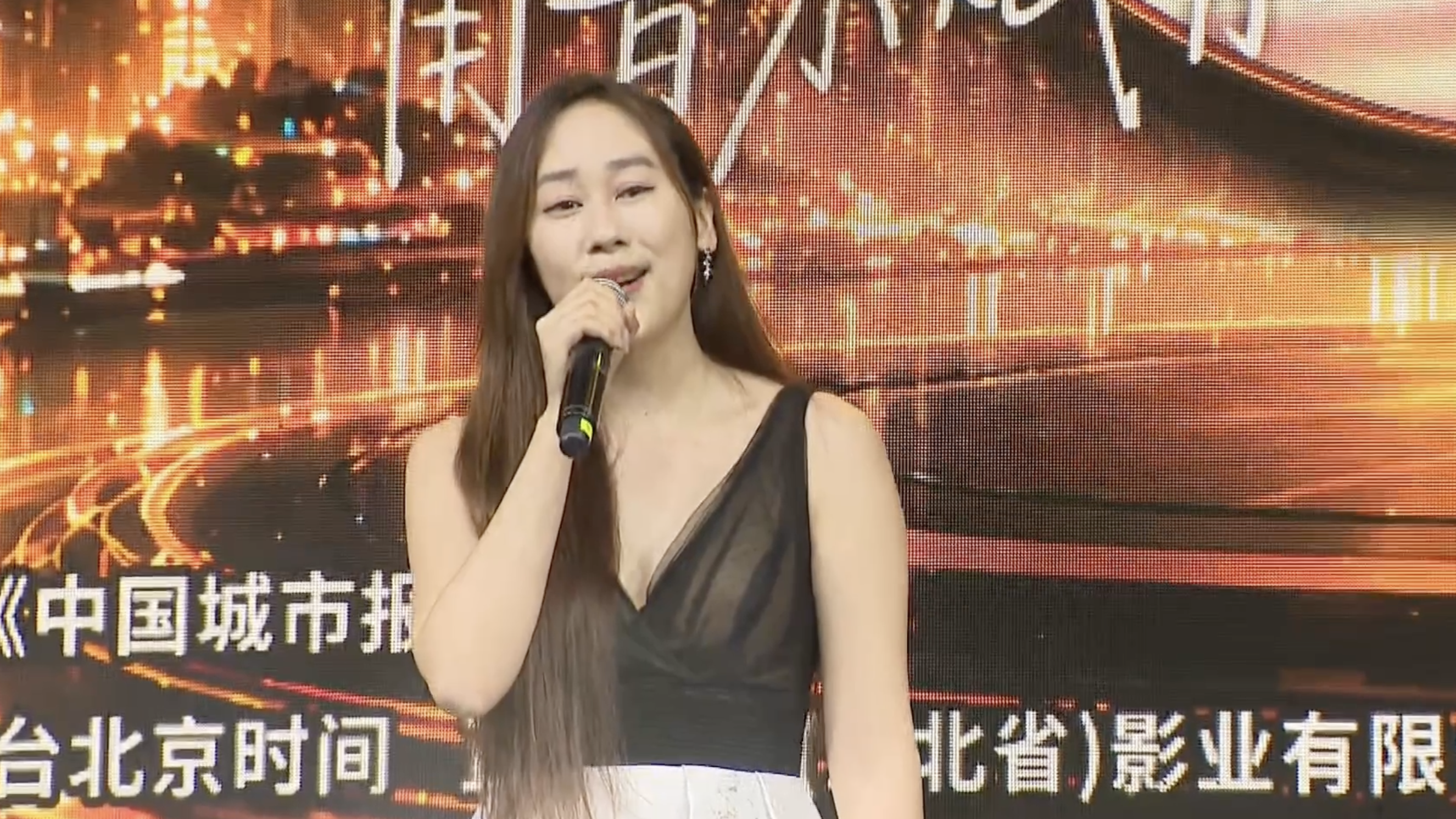 D020号选手廖匀演唱《灯火里的中国》