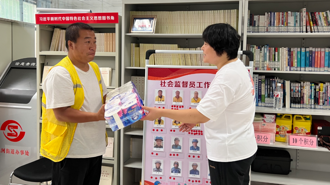 泉河街道骑手“随手拍”激活“服务+治理”新动能 泉河街道骑手“随手拍”激活“服务+治理”新动能