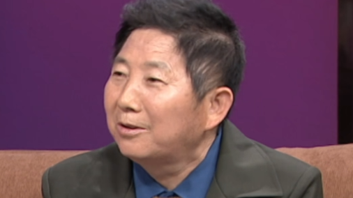 让厂长帮忙搓澡 全场直呼太实在