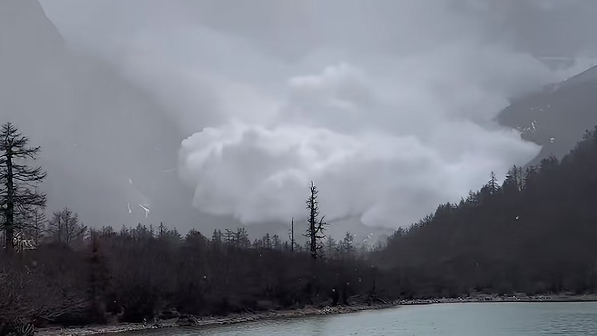 第一视角感受雪崩的震撼 #雪崩