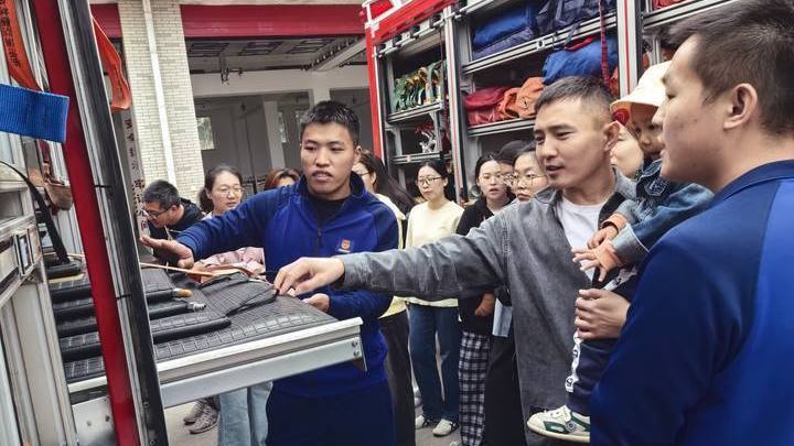 北京昌平|实地学习!医护人员组团前往消防站讨教“灭火良方” 北京昌平|实地学习!医护人员组团前往消防站讨教“灭火良方”