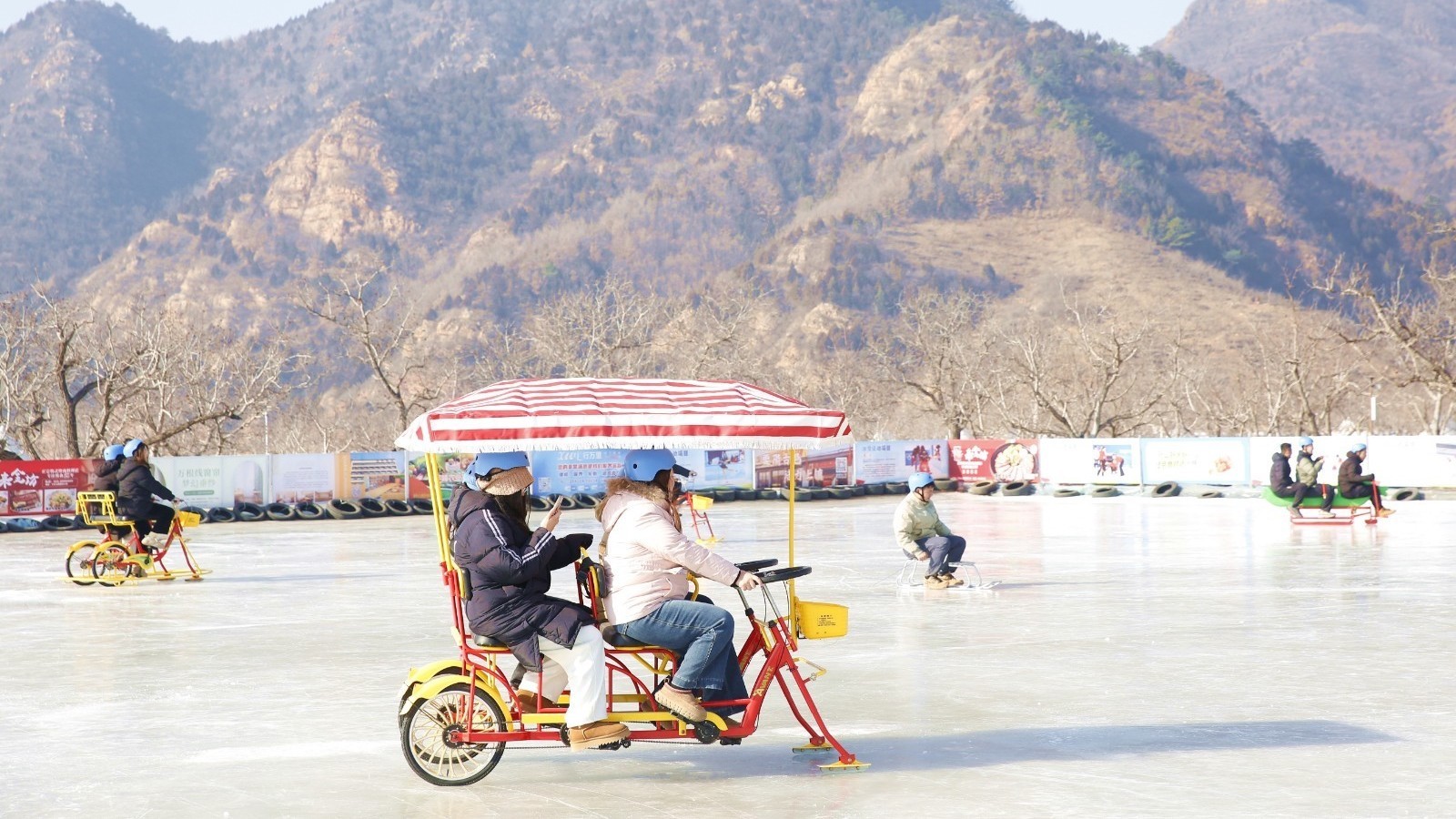 2025桃醉平谷·镇罗营冰雪嘉年华开幕 点燃冬日文旅热潮