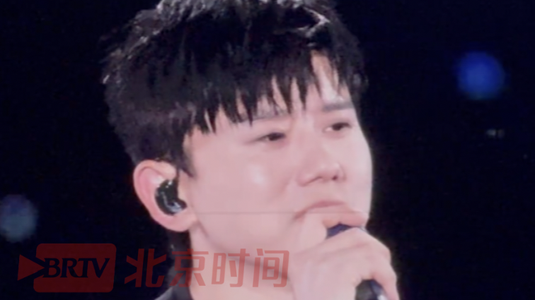 张杰沈阳演唱会首唱《铭记》,致敬先烈,致敬英雄之城。 张杰沈阳演唱会首唱《铭记》,致敬先烈,致敬英雄之城。