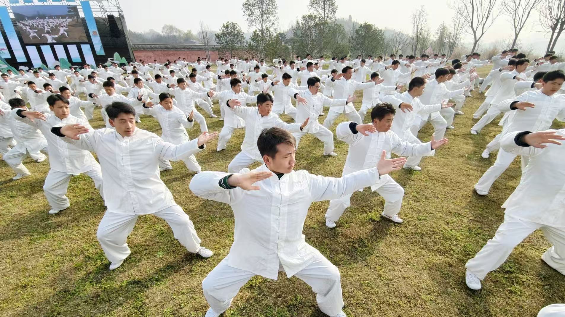 首个“国际太极拳日”十堰会场主题展演活动举行