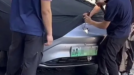 撬车标盖黑布?极狐就杭州车辆“过火”事件致歉 上半年销量仅1.8万辆 撬车标盖黑布?极狐就杭州车辆“过火”事件致歉 上半年销量仅1.8万辆