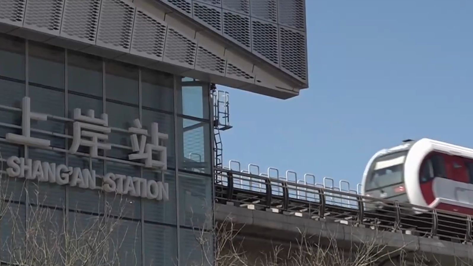 北京地铁“上岸站”走红网络 考生纷纷打卡