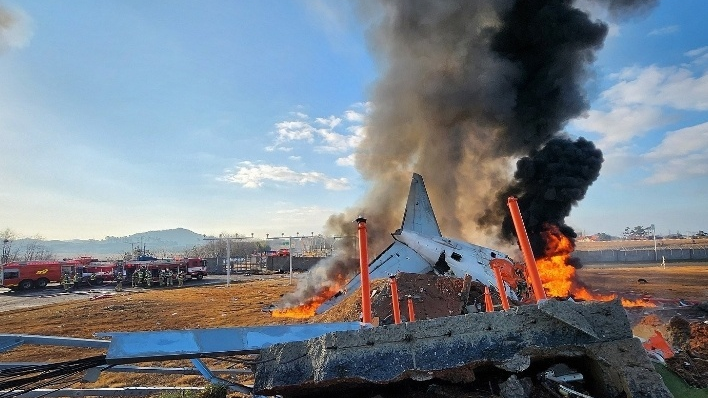 韩国客机碰撞起火事故已致47人死亡 事发机型为波音737-800