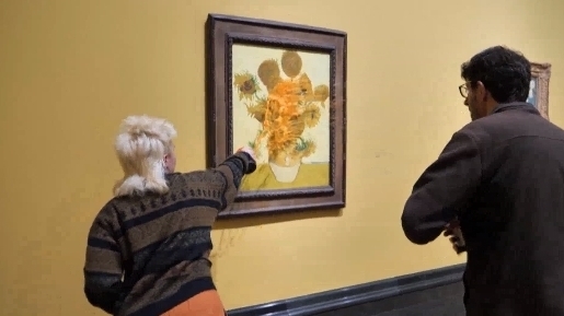 梵高的《向日葵》再遭泼汤 梵高的《向日葵》再遭泼汤