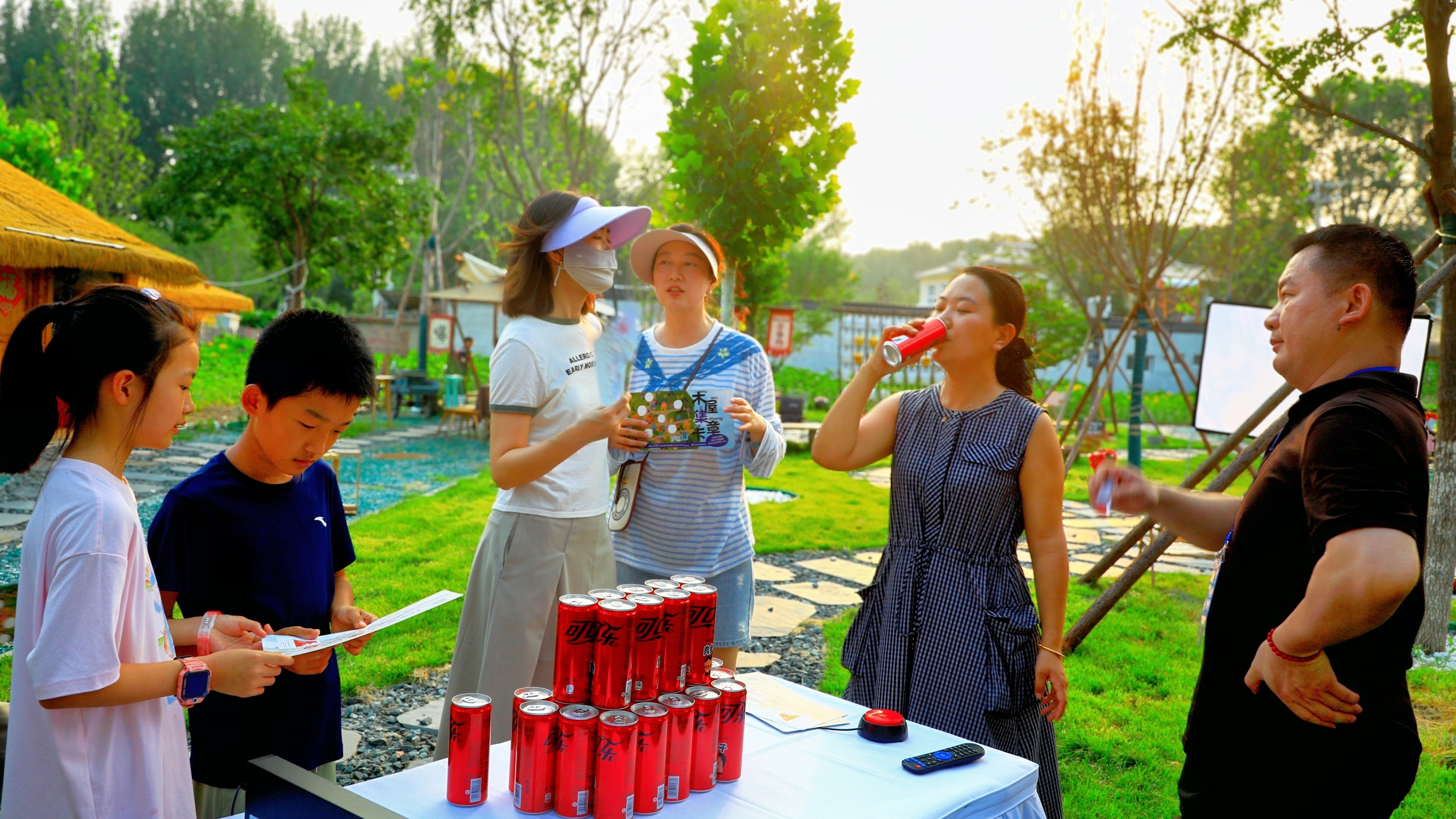 清凉一夏!吃西瓜、喝可乐速度对决大赛在昌平辛庄举办 清凉一夏!吃西瓜、喝可乐速度对决大赛在昌平辛庄举办
