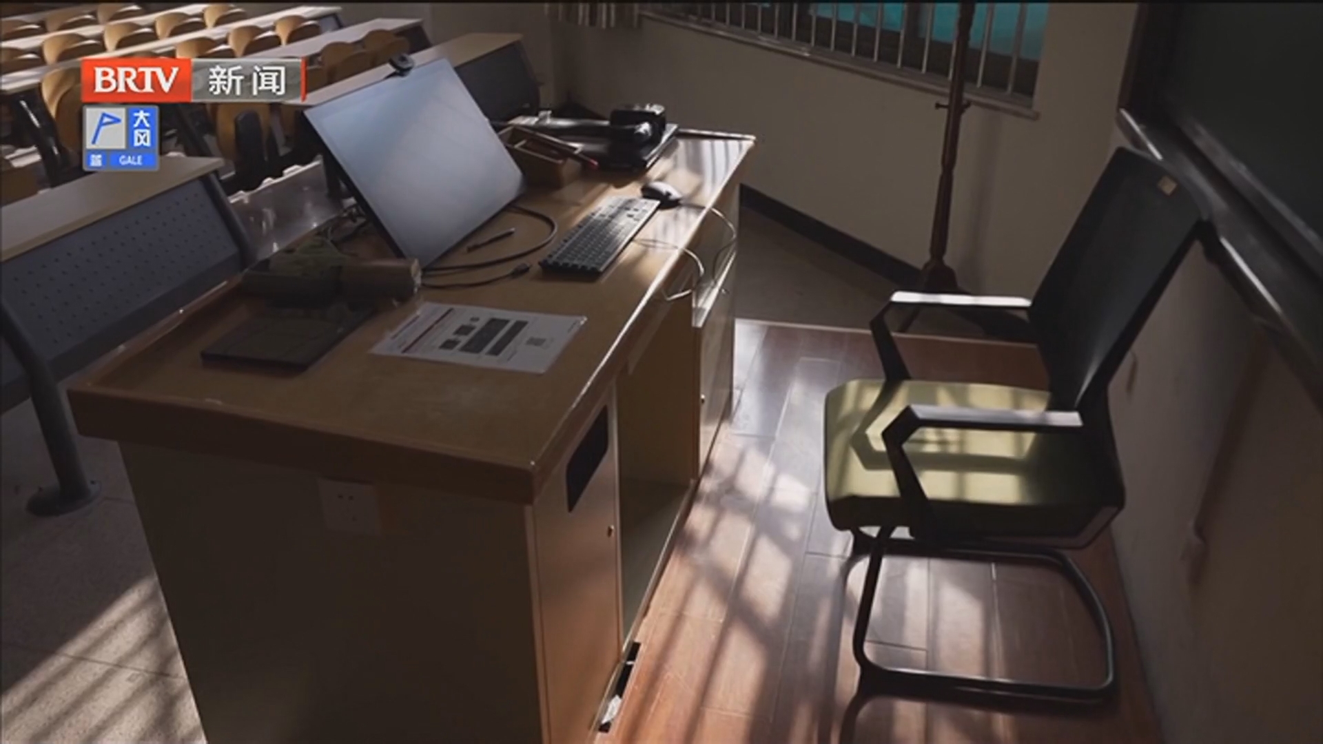 《清风北京》20250404同题共答应民盼 亦庄站迎客启新程